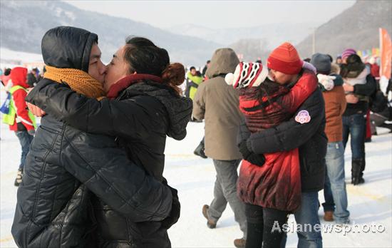 Kissing competition kicks off in NE China