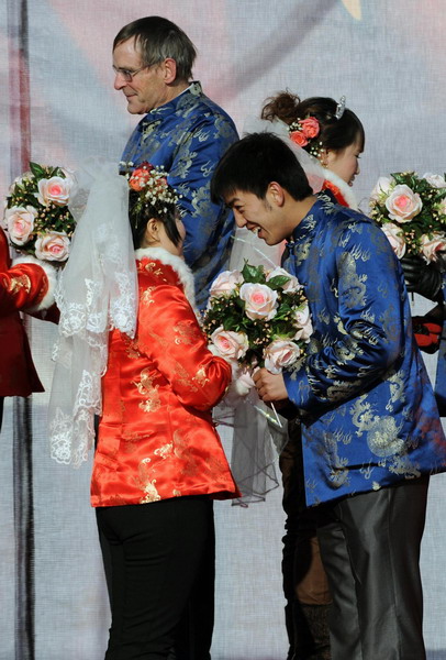 Warm hearts amid the ice at sub-zero wedding