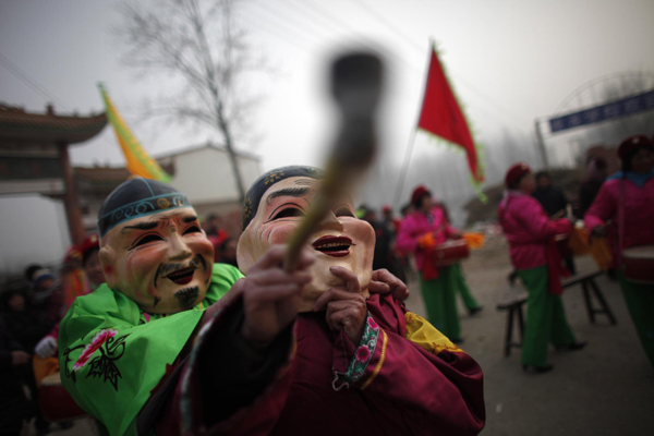 Chinese husband, American wife hold rural wedding