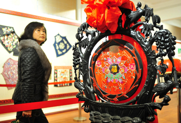 Exhibition of intangible cultural relics held