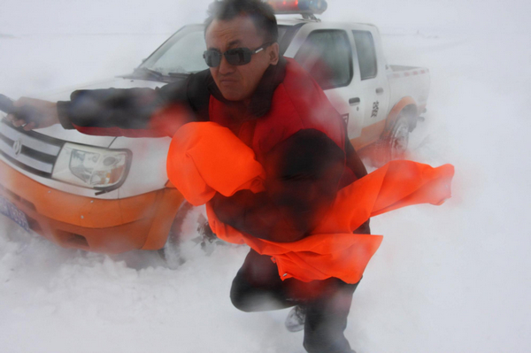 Snowstorm hits NW China's Xinjiang