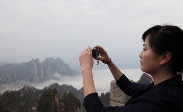 Seas of clouds appear at Huangshan Mountain