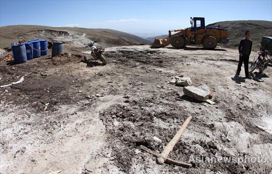 Plateau grasslands threatened by stone mining