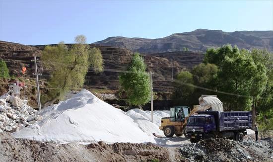 Plateau grasslands threatened by stone mining