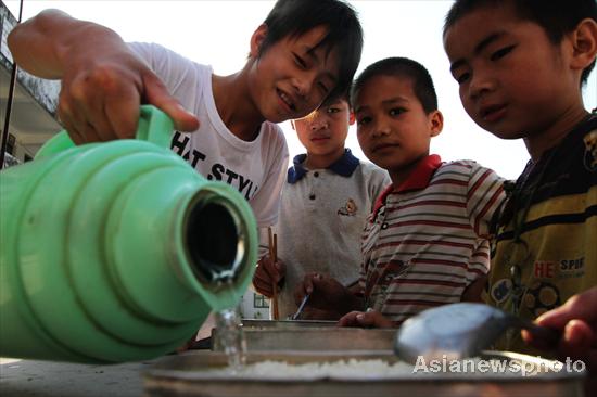 Poor children's malnutrition lunch