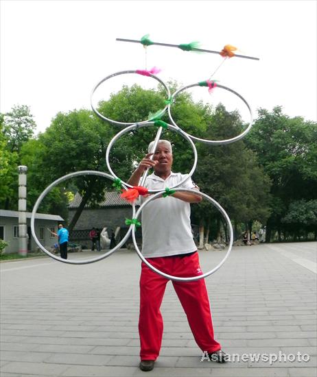65-year-old stays fit with iron hoops