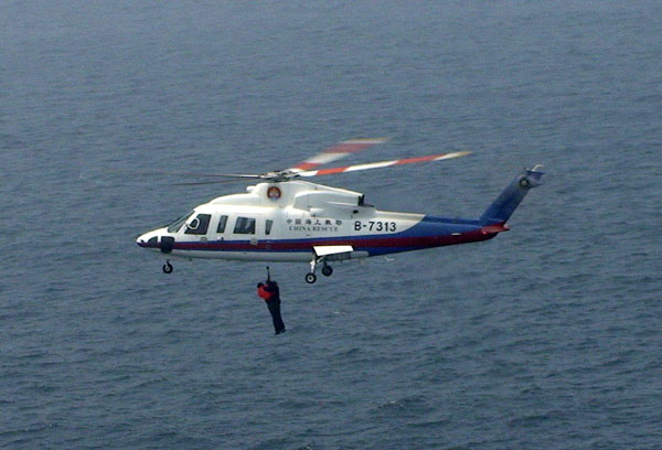 Thirteen sailors rescued after accident near E China coast