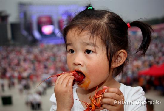 Lobster feast feeds 20,000 diners