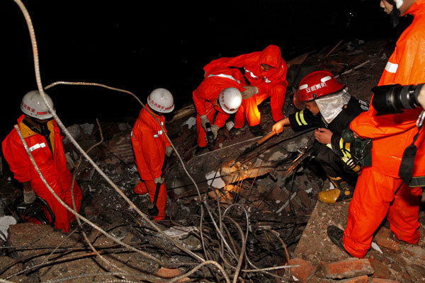 Mountain landslide kills 2 in E China