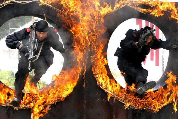 Anti-terrorism drill held in Shanghai