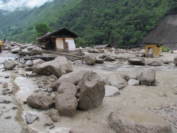 Mudslides force evacuation of 679 in SW China