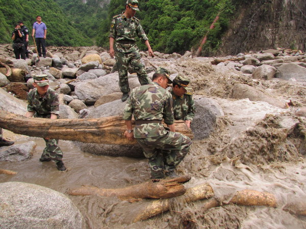 Mudslides force evacuation of 679 in SW China