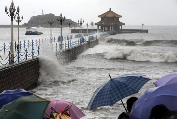 Tropical storm Meari barges in East China coast