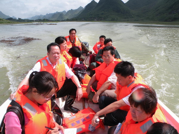 2,600 stranded by floods in S China county