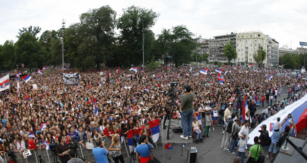 Thousands give Wimbledon king Djokovic hero's welcome