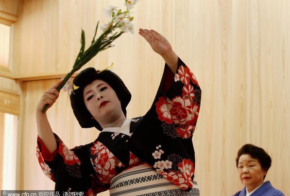 Geisha shows promote tourism in central Japan