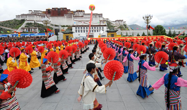 Pageant celebrates Tibet's 60th anniversary