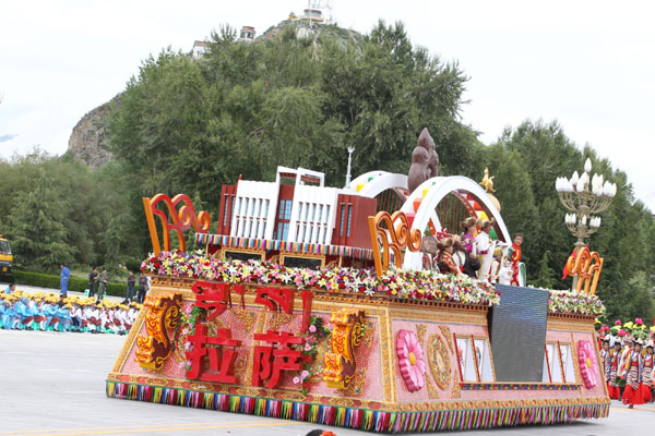 Pageant celebrates Tibet's 60th anniversary