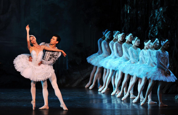 Ballet classic Swan Lake staged in NW China