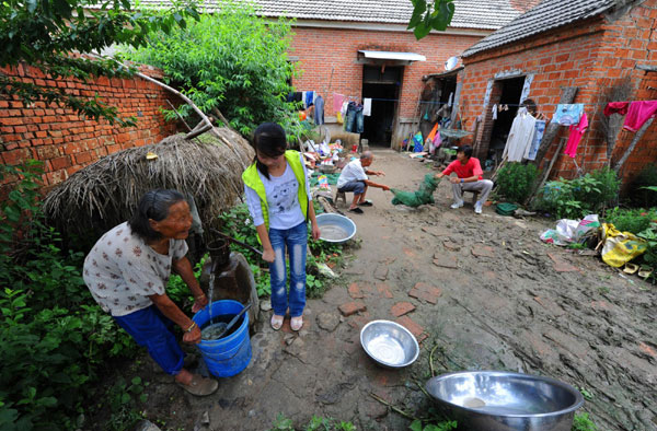 Left-behind children learn independence