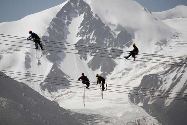 Connecting Tibet power grid is a mountainous task