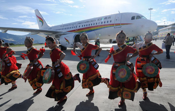 Tibet's first local-based airline jets off