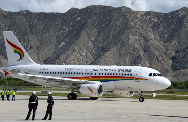 Tibet's first local-based airline jets off