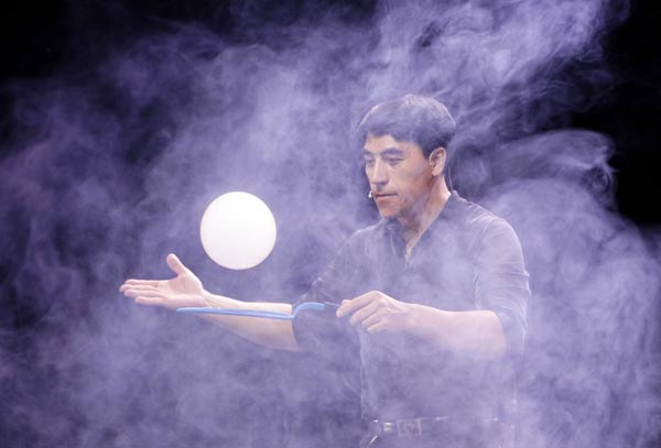 Gazillion Bubble Show amazes audience