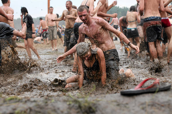 Revellers play in mud at Woodstock Festival