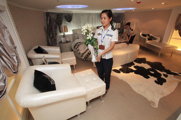 First aircraft carrier hotel in China