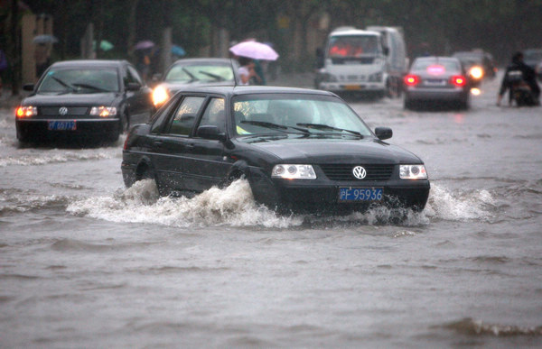 Heavy rain hits downtown Shanghai