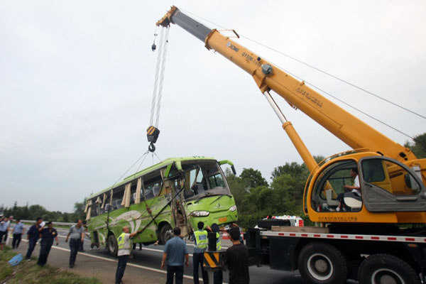 Mainland bus crash kills 4 Taiwan tourists