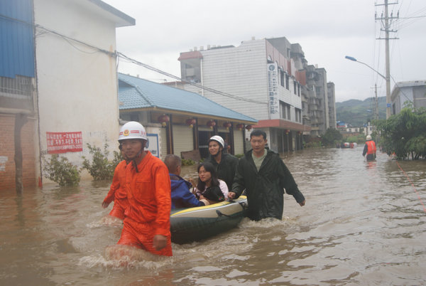 Downpour traps residents in SW China county