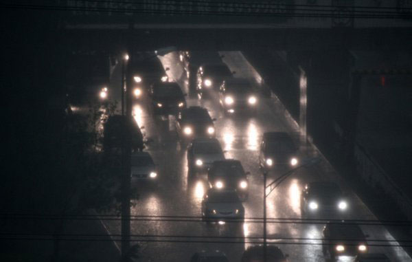 Heavy rain jams up Beijing