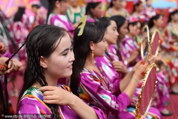 Hair-braiding competition in Xinjiang