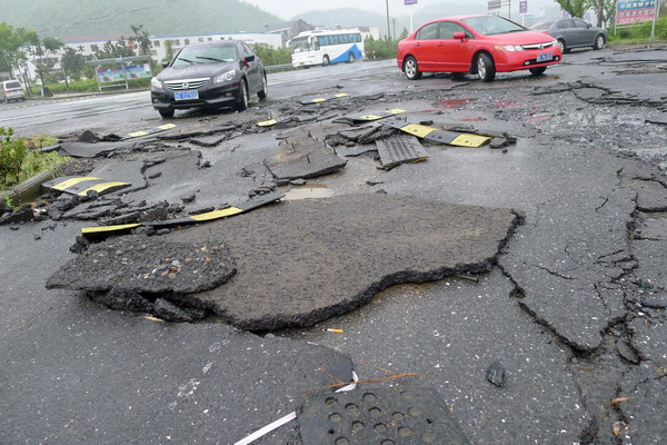 Storm lands in E China, triggering flood