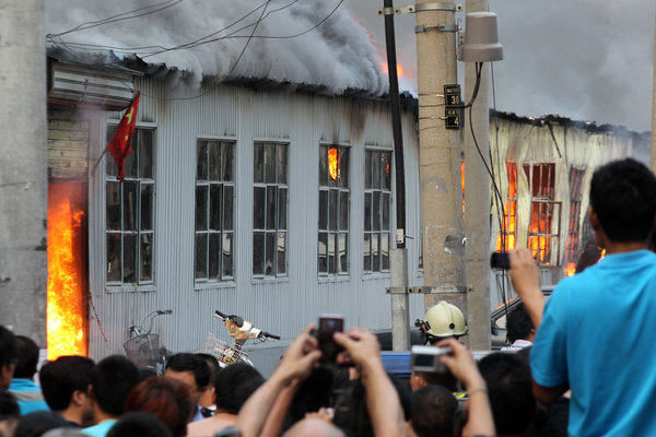 Market destroyed by fire in Beijing