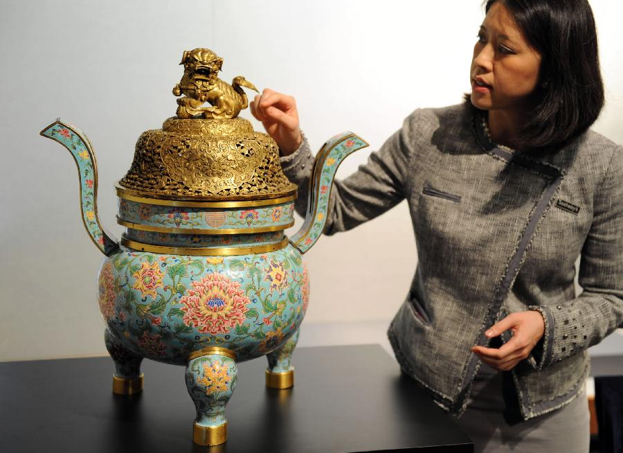 Sotheby's to hold porcelain and handicraft auction