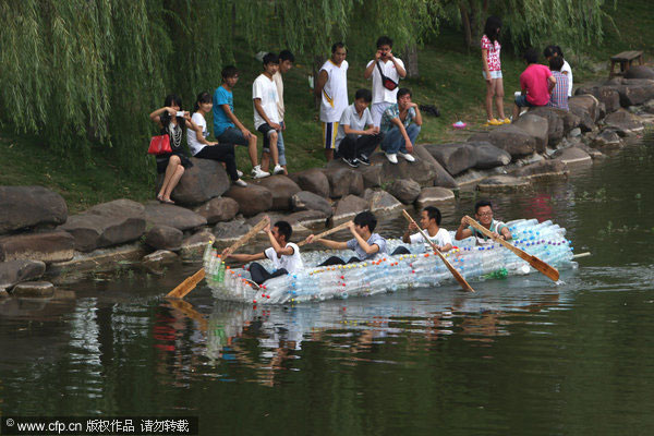 Plastic bottle boat makes maiden voyage