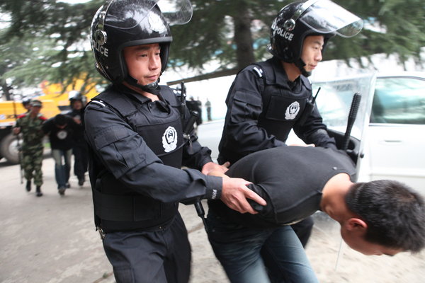 Prison break drill held in Central China