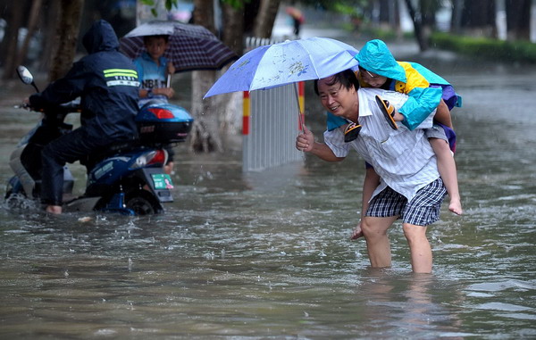 Tropical storm floods South China city