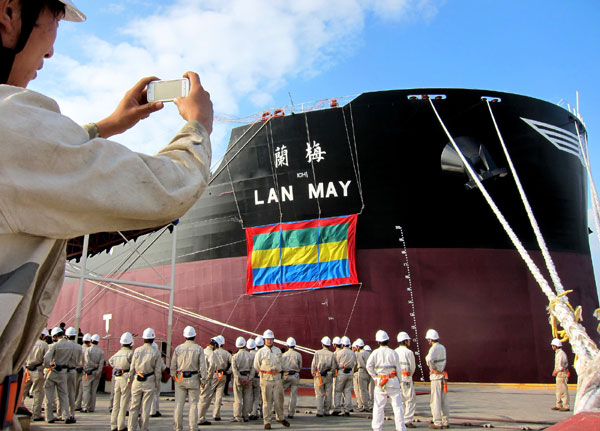 China delivers its largest bulk carrier