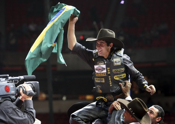 Brizilian bull rider wins PBR world finals