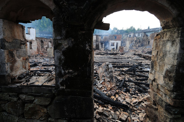 E China fire destroys 70 houses