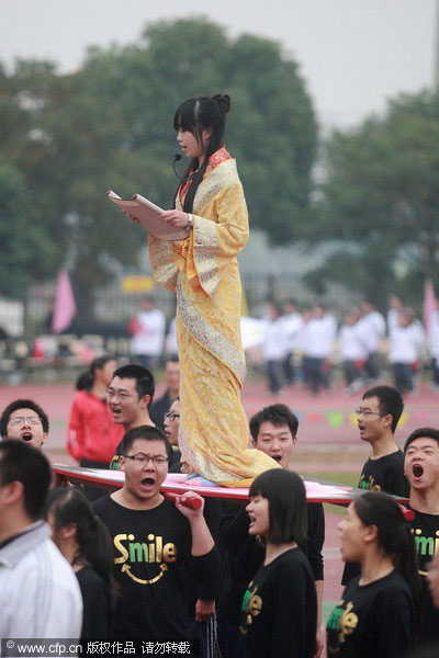 Students show off creativity in high school parade