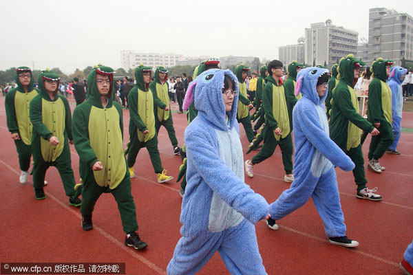 Students show off creativity in high school parade