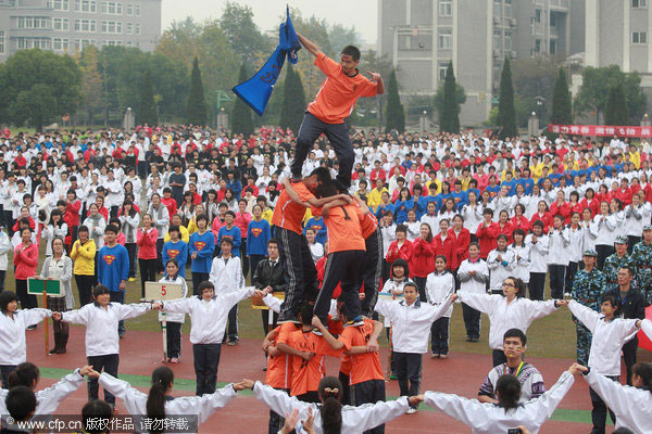 Students show off creativity in high school parade