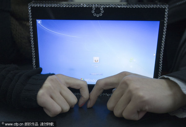 Student builds 800-yuan 'iPad' for girlfriend