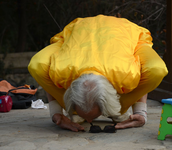 Muscleman, 80, star attraction in Beijing