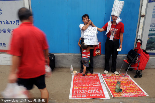 'Generous beggar' helps others with his earnings